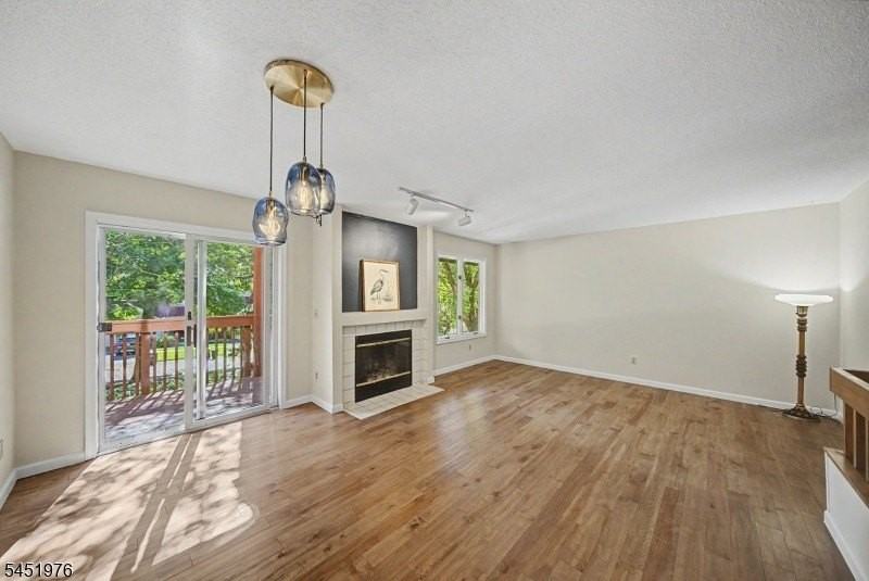 24 Pine Hollow Ct - Photo 5 of 35