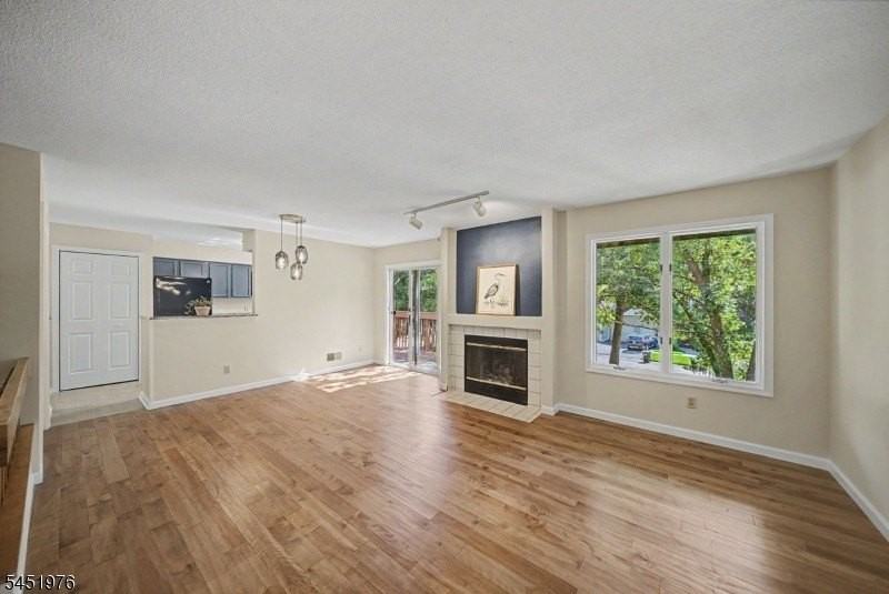 24 Pine Hollow Ct - Photo 6 of 35