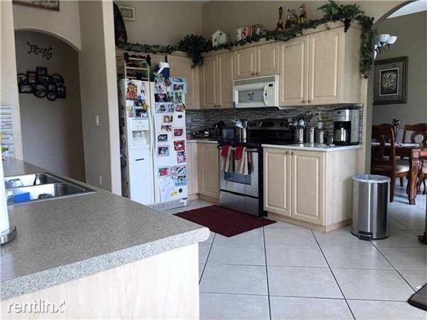 12981 SW 52nd St - Photo 3 of 6