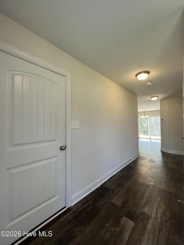400 Amethyst Ct - Photo 2 of 19