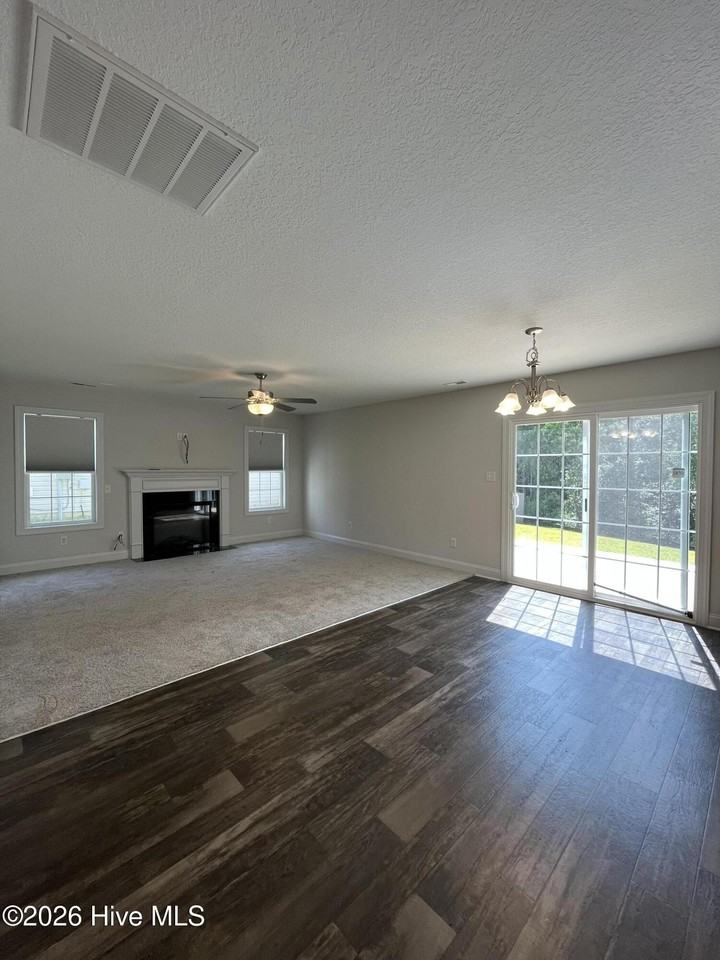 400 Amethyst Ct - Photo 3 of 19