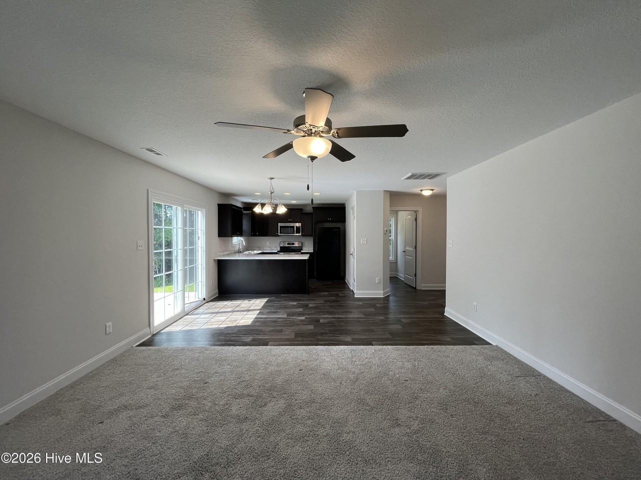 400 Amethyst Ct - Photo 5 of 19