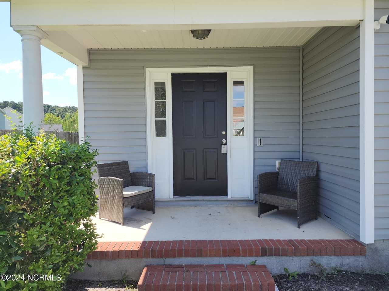 205 Ashcroft Dr - Photo 4 of 43