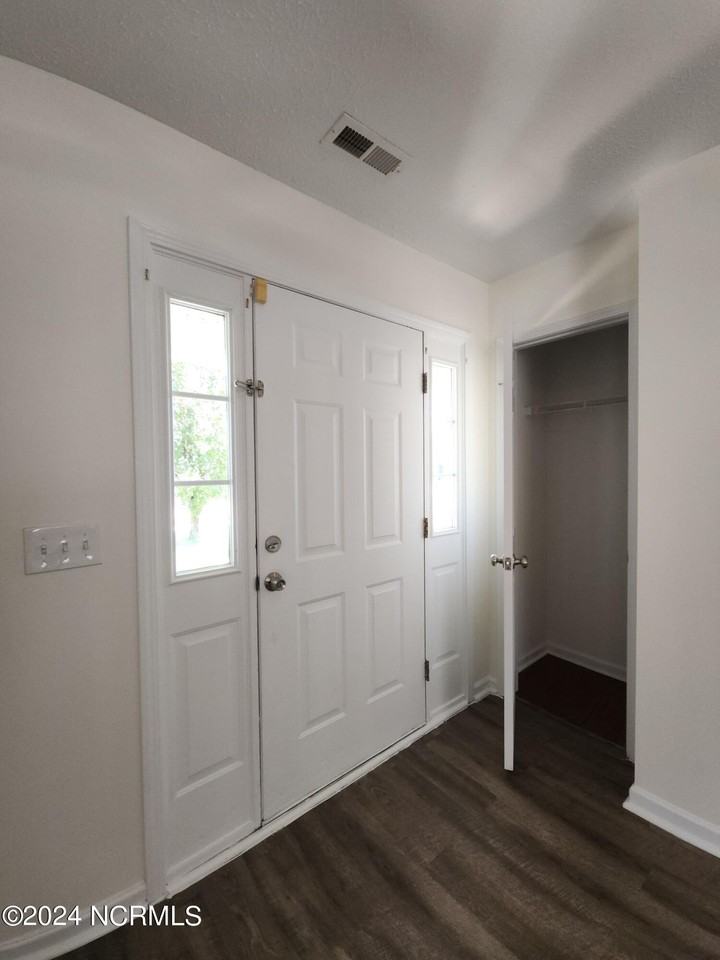 205 Ashcroft Dr - Photo 5 of 43