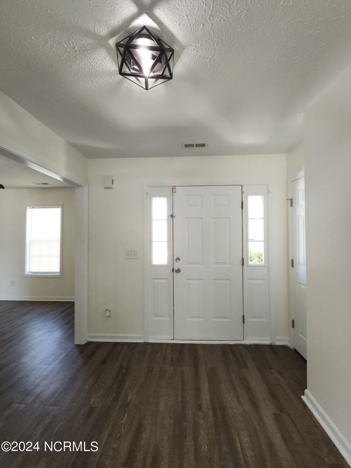 205 Ashcroft Dr - Photo 6 of 43