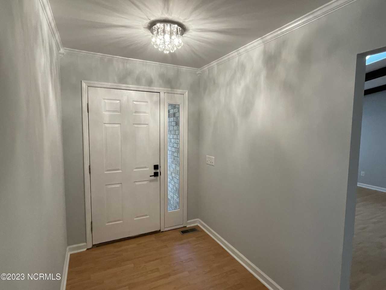 55 Salem Dr - Photo 2 of 19