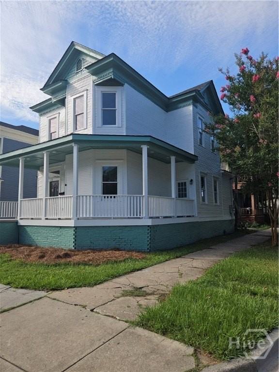 521 W 38th St - Photo 2 of 50