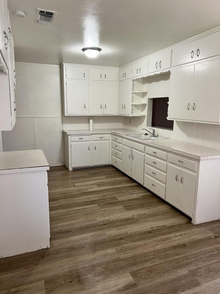 3116 37th St - Photo 2 of 12