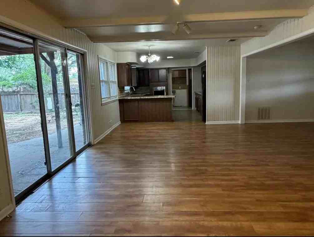 3607 45th St - Photo 4 of 15