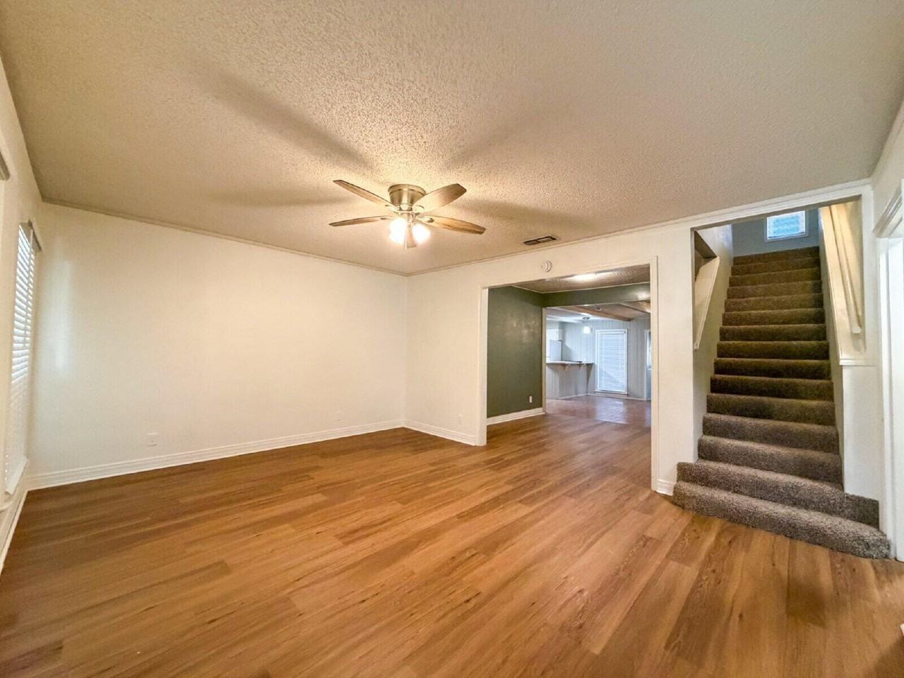 2506 32nd St - Photo 3 of 20
