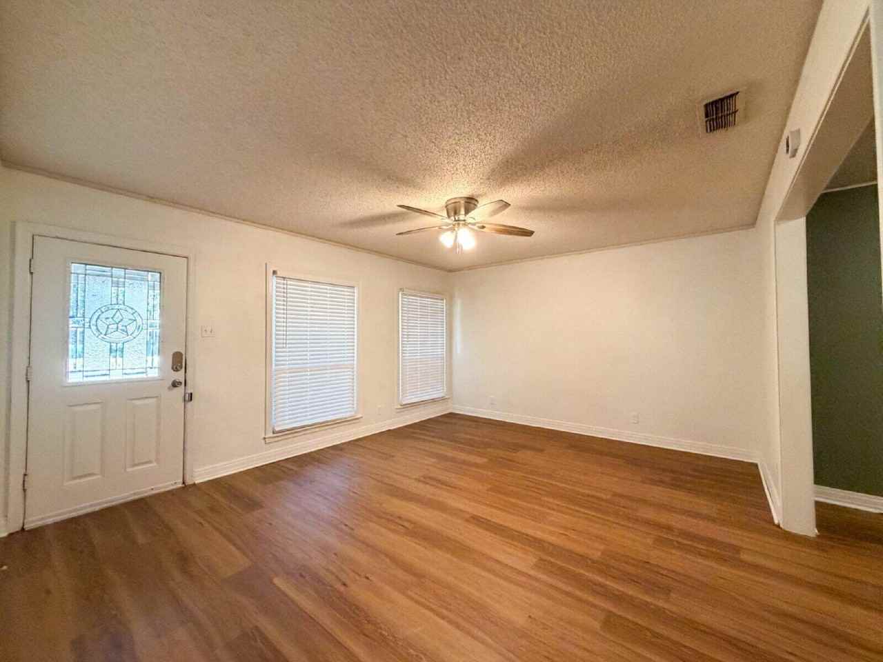 2506 32nd St - Photo 4 of 20