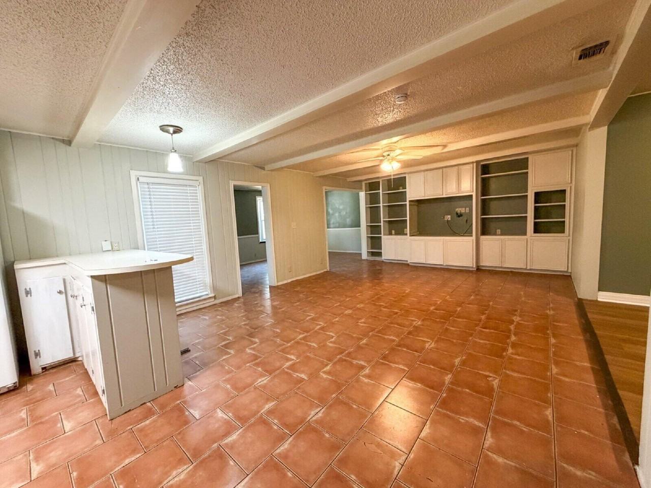2506 32nd St - Photo 6 of 20