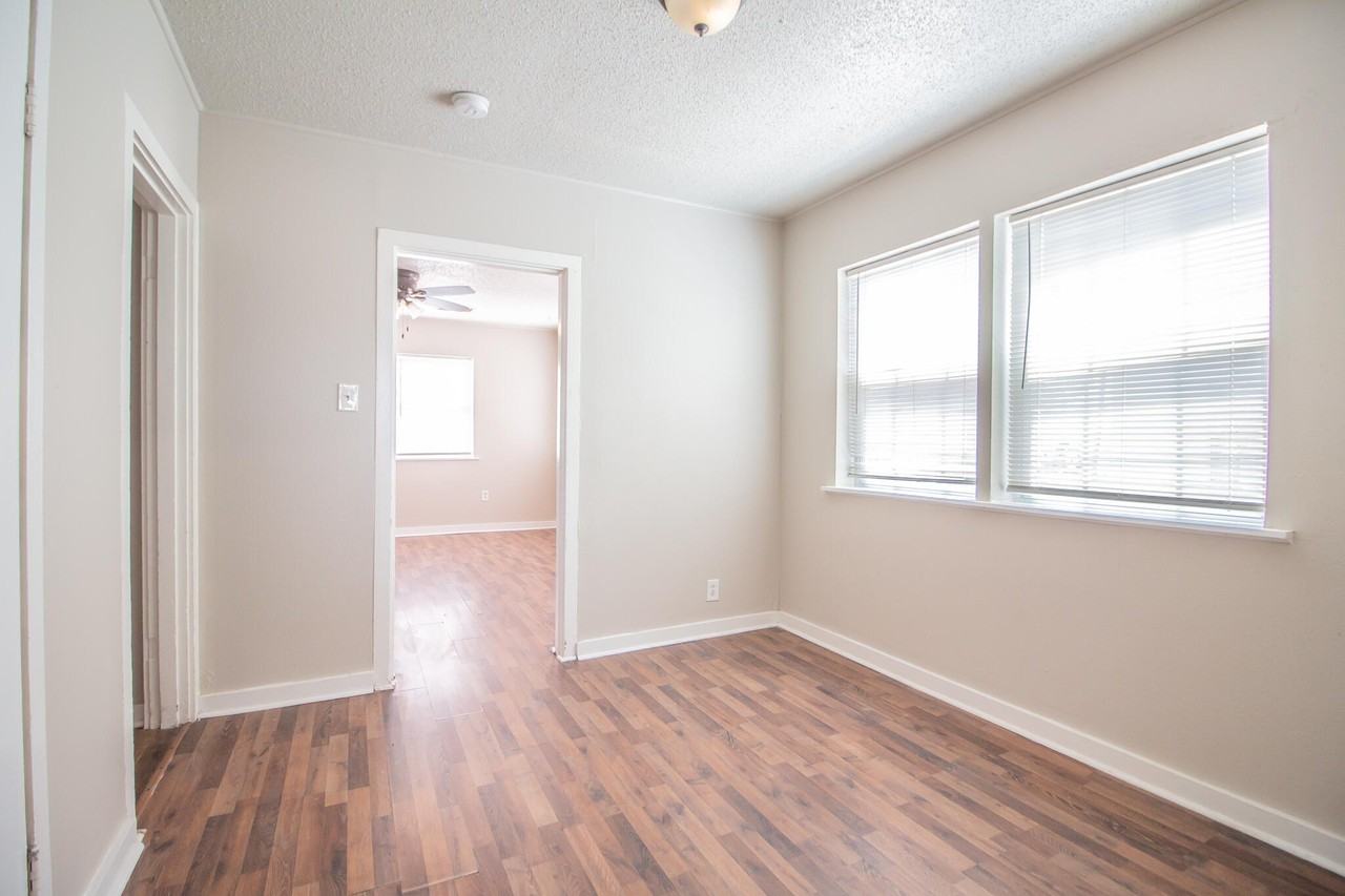 1408 24th St - Photo 5 of 15