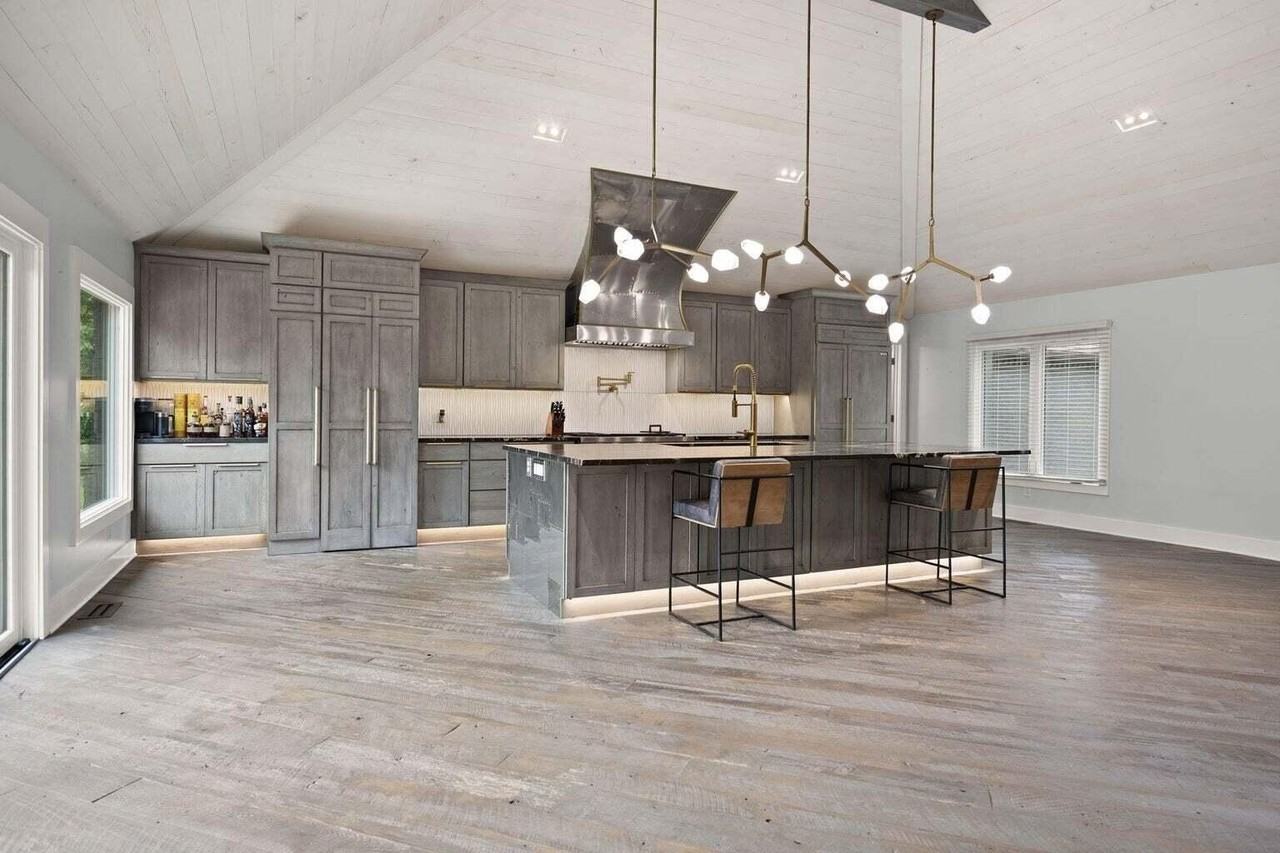 104 Barkley Est - Photo 2 of 11