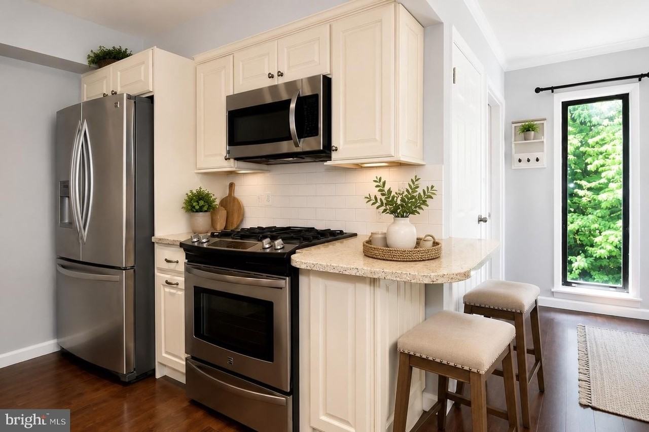 308 Forbes St - Photo 5 of 33