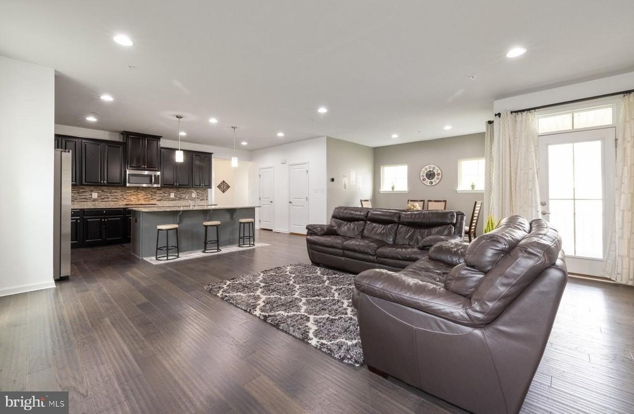 5861 Oakdale Village Rd - Photo 3 of 45