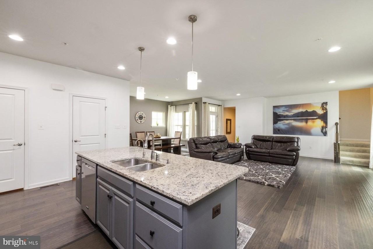 5861 Oakdale Village Rd - Photo 6 of 45