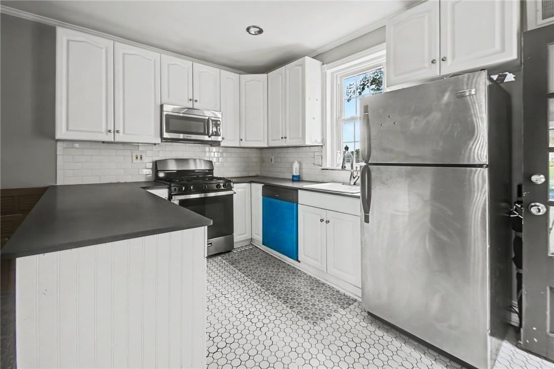 350 Dupont St - Photo 4 of 10