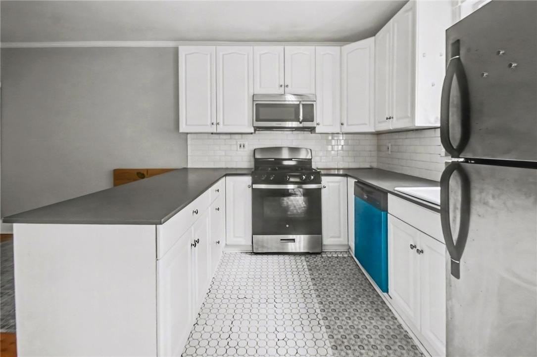 350 Dupont St - Photo 5 of 10