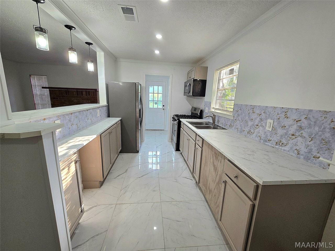 6133 Jennifer Ln - Photo 2 of 16
