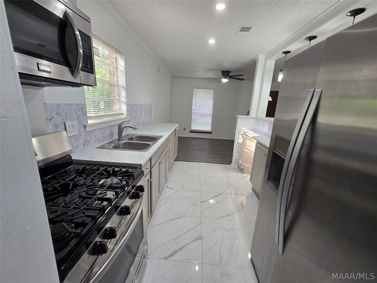 6133 Jennifer Ln - Photo 3 of 16