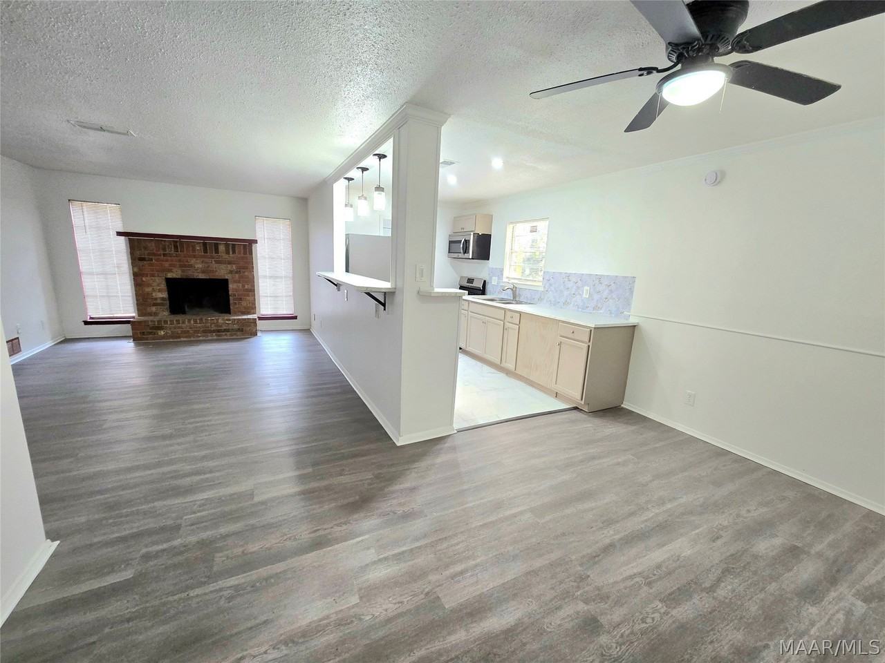 6133 Jennifer Ln - Photo 5 of 16