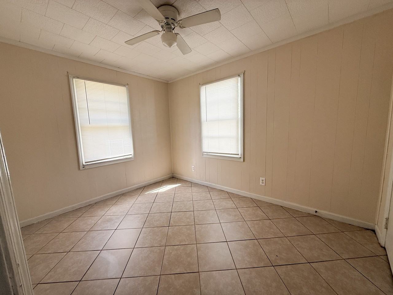 2201 Tebeau St #1 - Photo 6 of 8