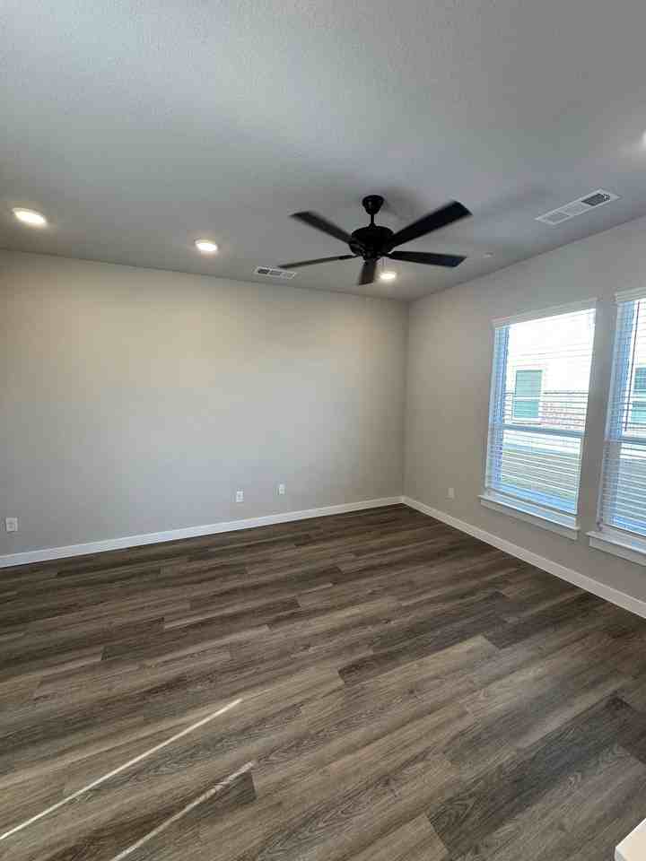 9308 Harborview Dr #9107 - Photo 3 of 8