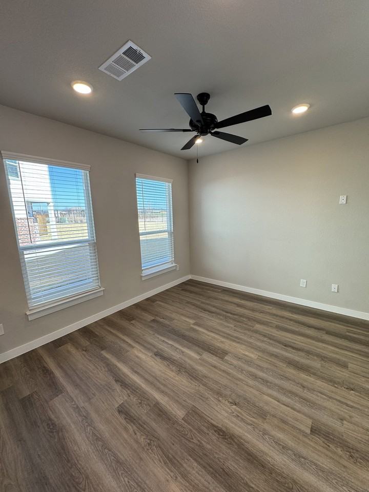 9304 Harborview Dr #8106 - Photo 3 of 8