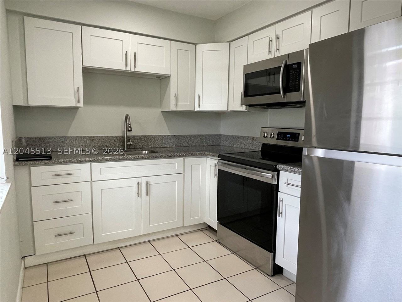 325 Sw 14th Ct #C - Photo 3 of 9