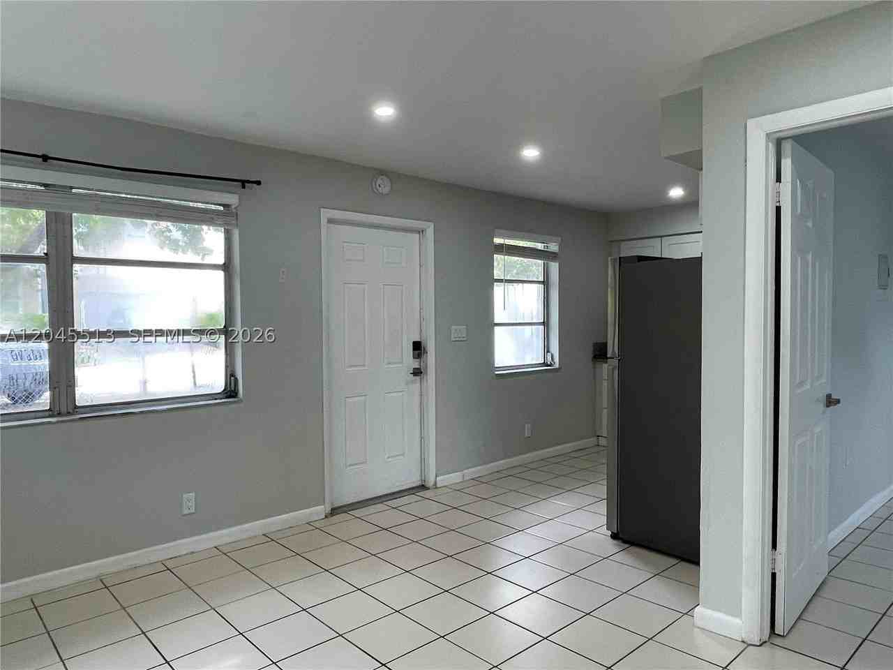 325 Sw 14th Ct #C - Photo 5 of 9