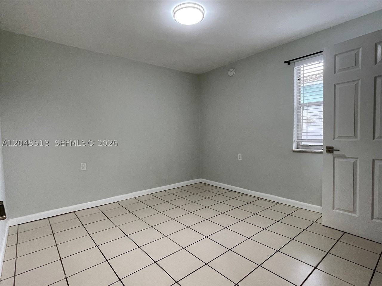 325 Sw 14th Ct #C - Photo 7 of 9