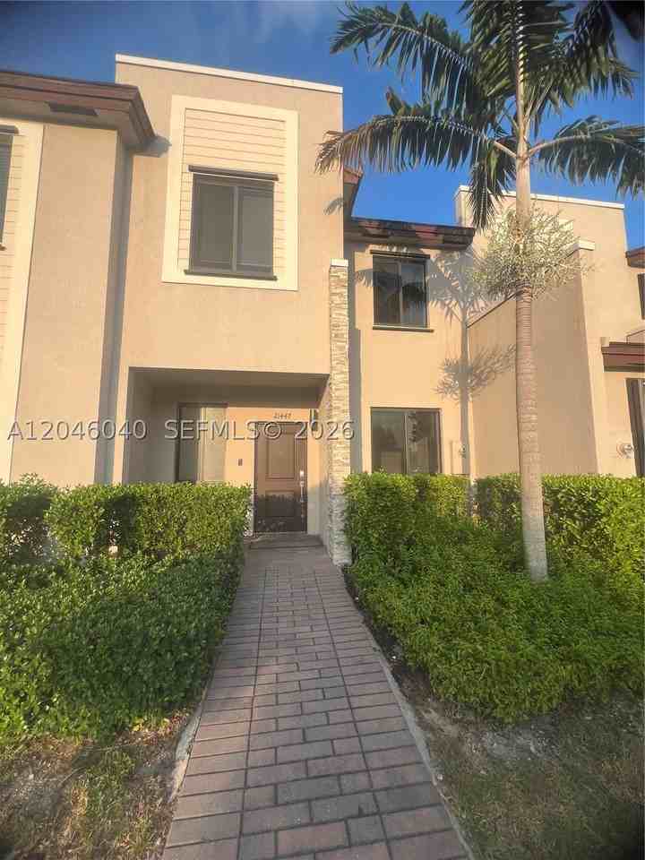 21447 Ne 2nd Pl - Photo 2 of 35