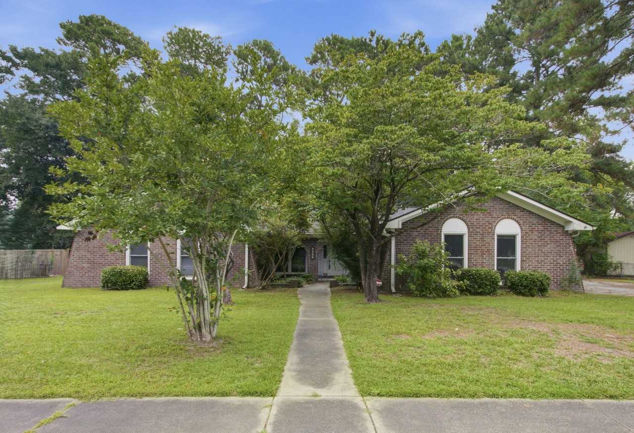 2067 Dogwood Rd - Photo 3 of 8