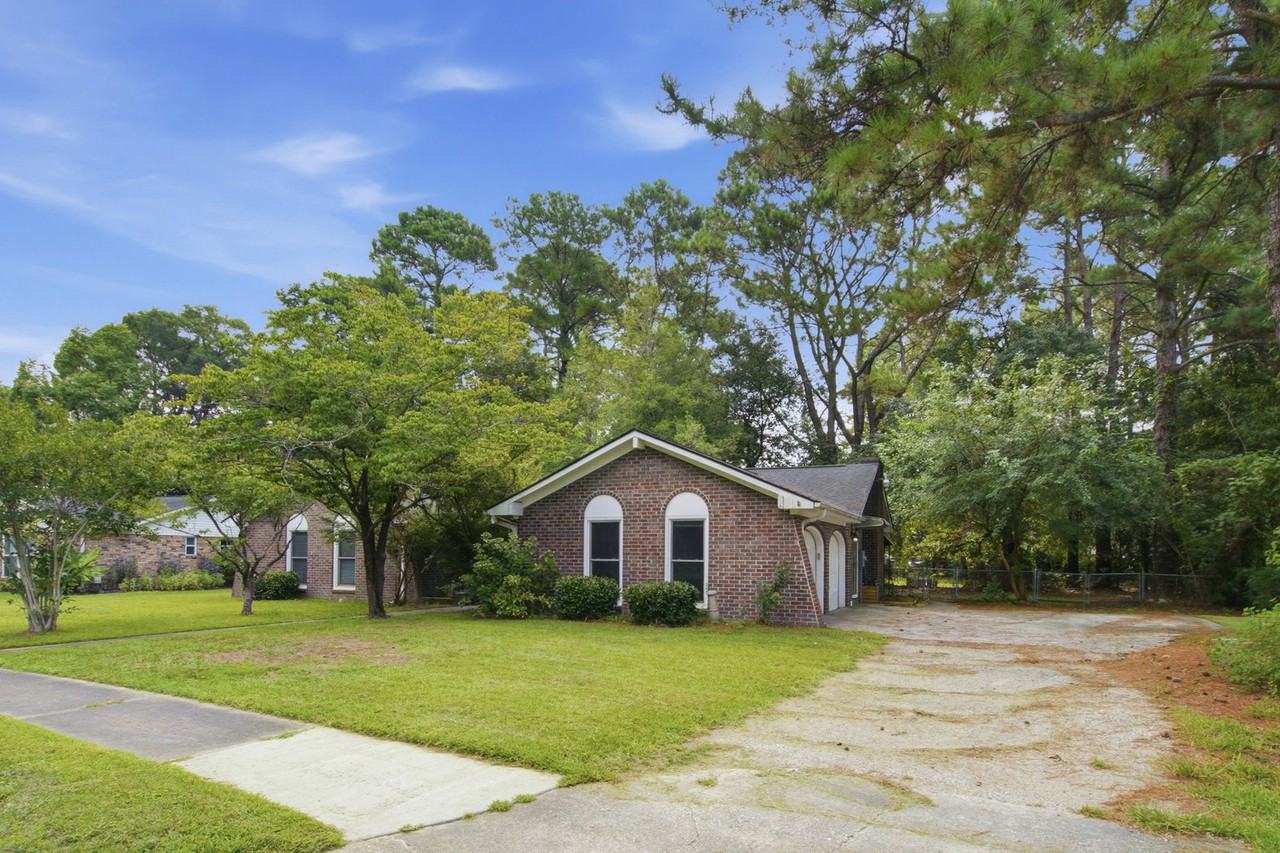 2067 Dogwood Rd - Photo 4 of 8