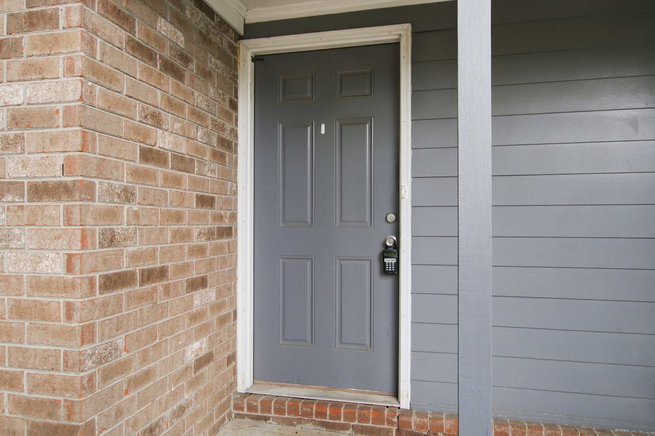 1860 Piper Dr - Photo 3 of 8