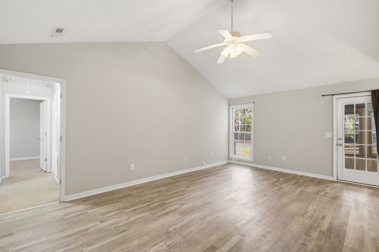 1860 Piper Dr - Photo 5 of 8
