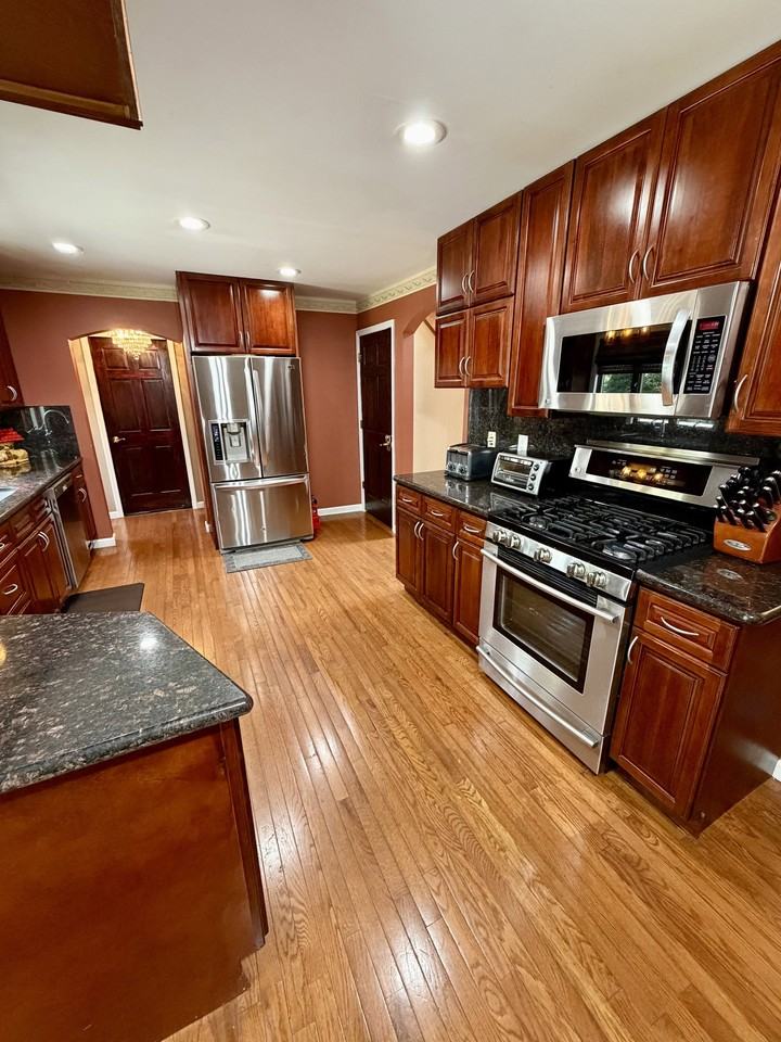 598 Cleveland Ave - Photo 3 of 8