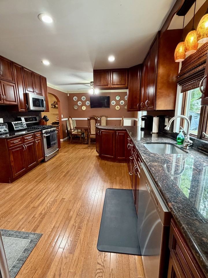 598 Cleveland Ave - Photo 4 of 8
