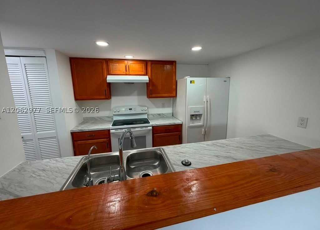 4045 Sw 68th Way #5I - Photo 7 of 16