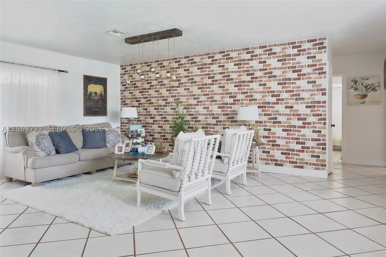8121 Sw 204th St - Photo 2 of 15