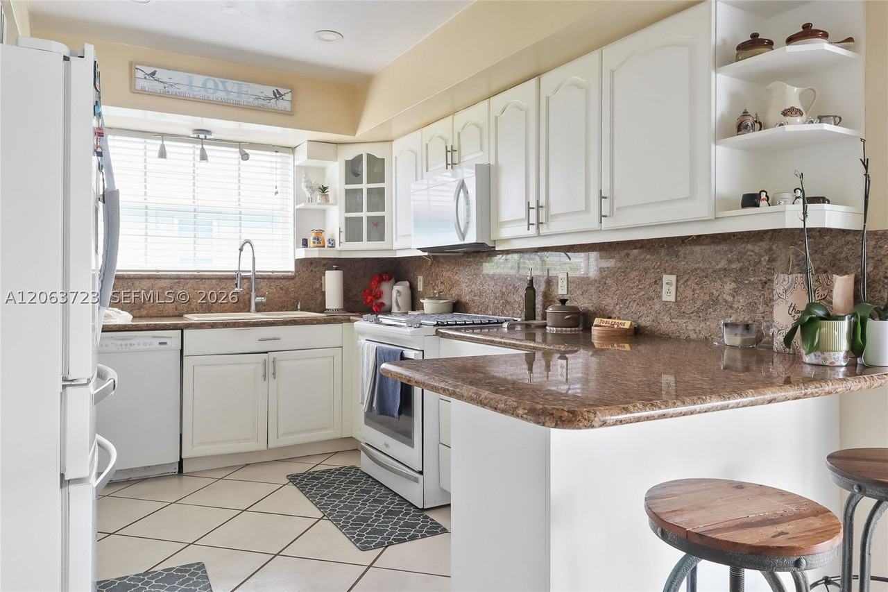 8121 Sw 204th St - Photo 4 of 15