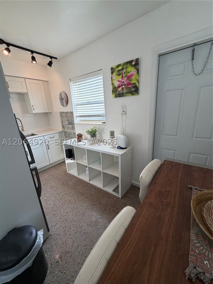 2130 Mckinley St #1 - Photo 4 of 11
