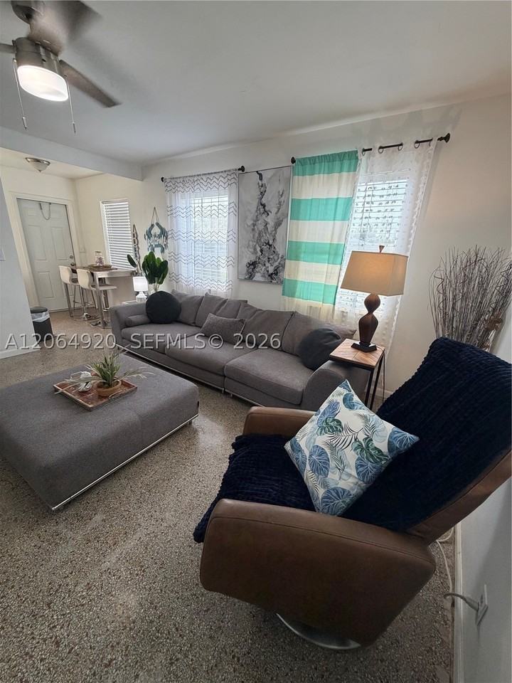 2130 Mckinley St #1 - Photo 6 of 11