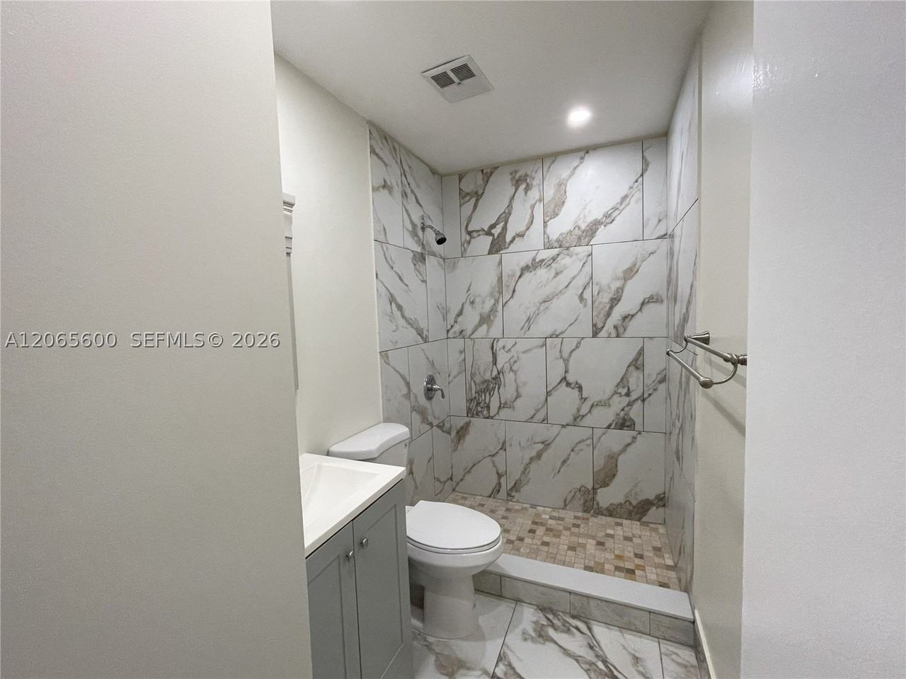 1447 Towhee St - Photo 4 of 14