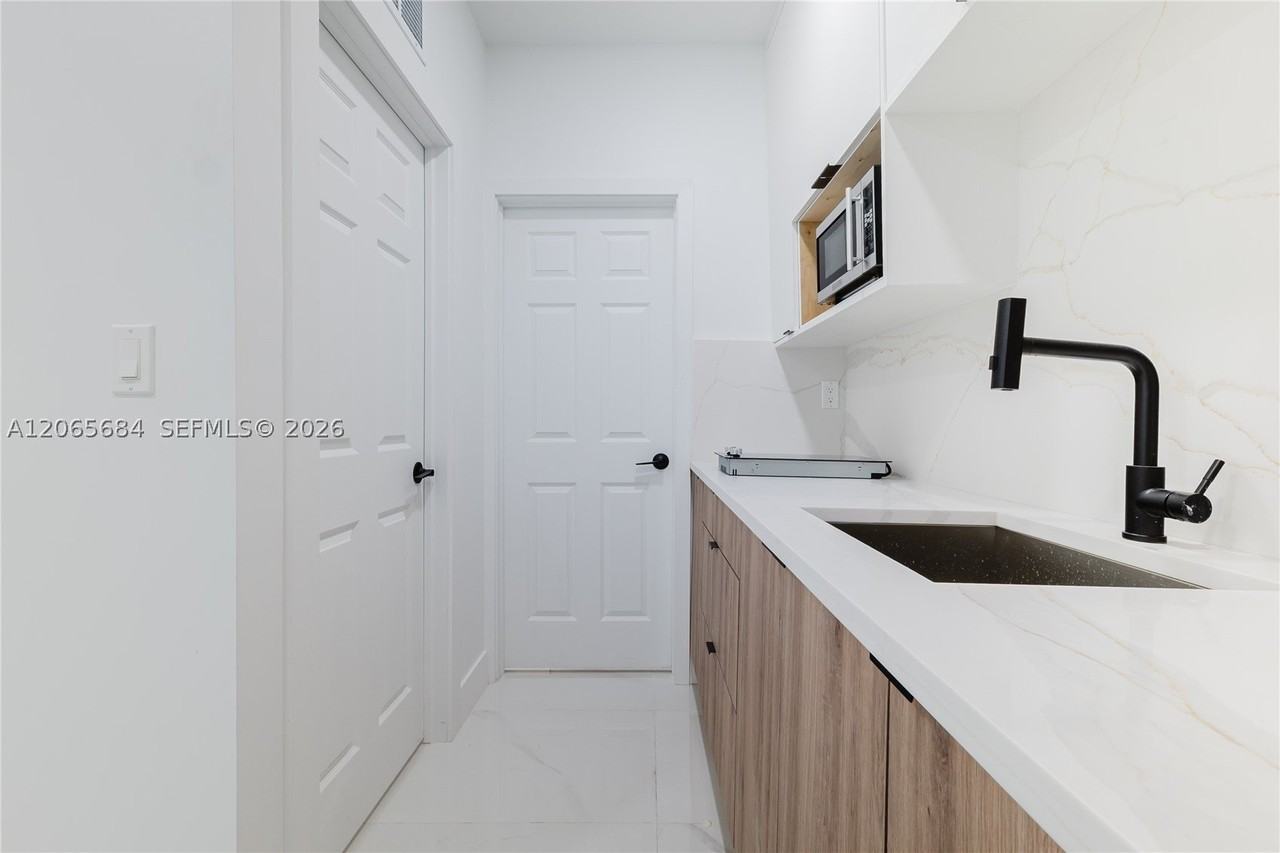 5261 Sw 89th Ave #1 - Photo 5 of 17