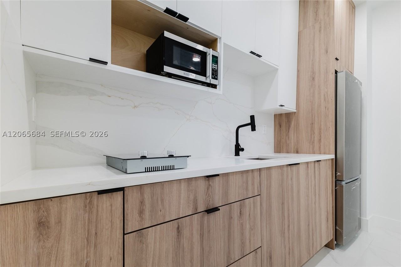 5261 Sw 89th Ave #1 - Photo 6 of 17