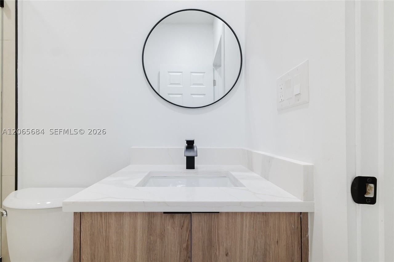5261 Sw 89th Ave #1 - Photo 7 of 17