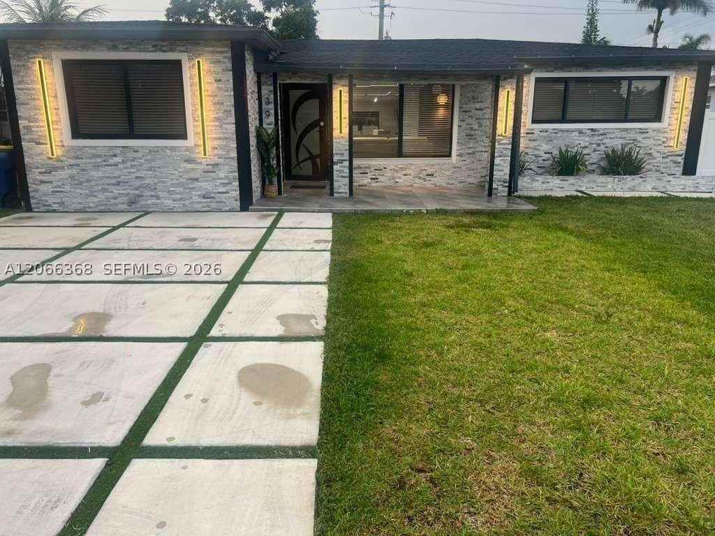 39 Se 7th St - Photo 2 of 15