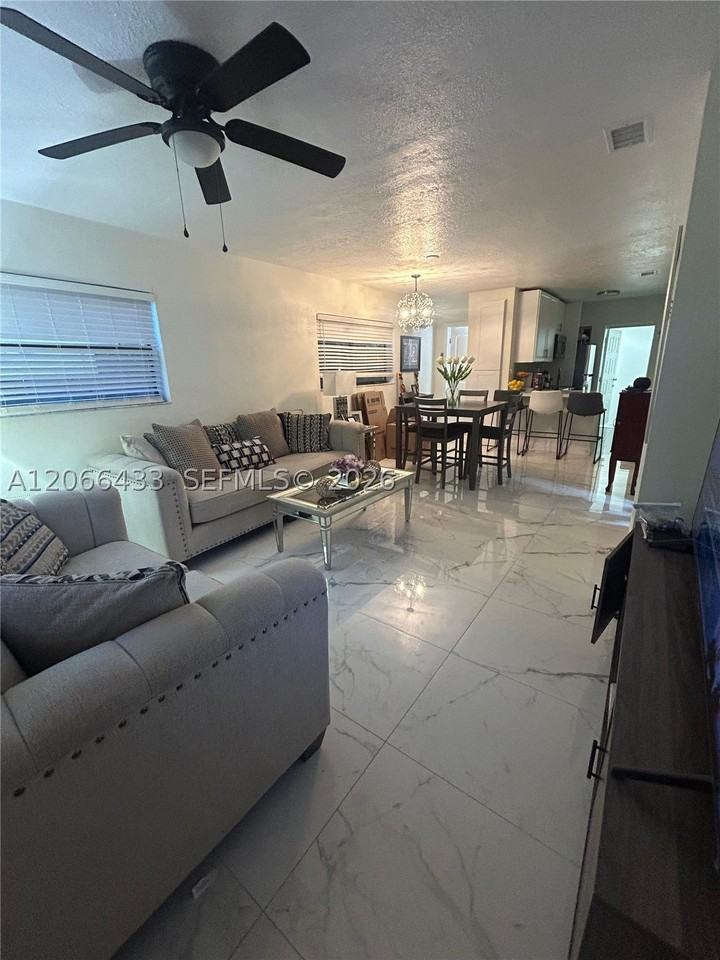 400 N 60th Way #A - Photo 5 of 18